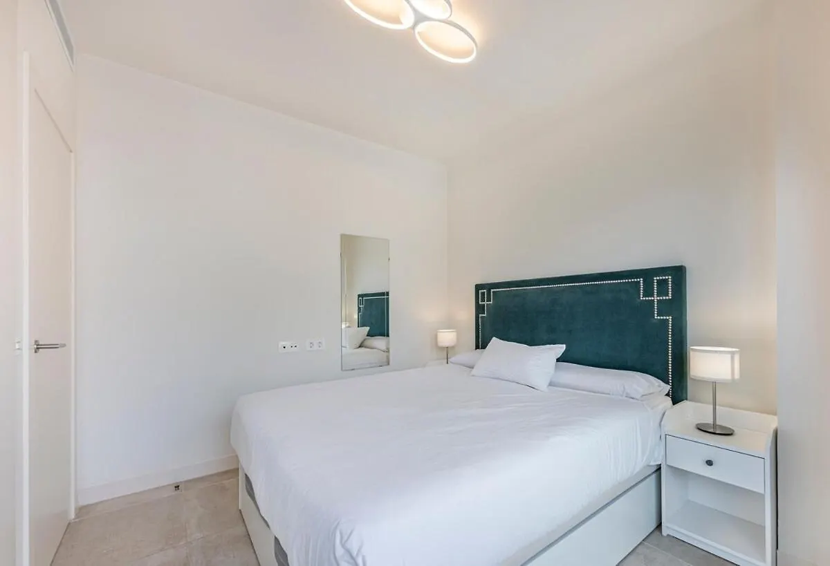 Апартаменты Modern Flat With 2 Bedrooms, Terrace, And Pool In Cala De Mijas Ла-Кала-де-Михас