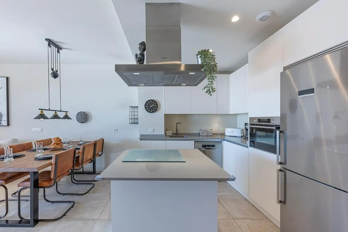 Modern Flat With 2 Bedrooms, Terrace, And Pool In Cala De Mijas Ла-Кала-де-Михас 0*,