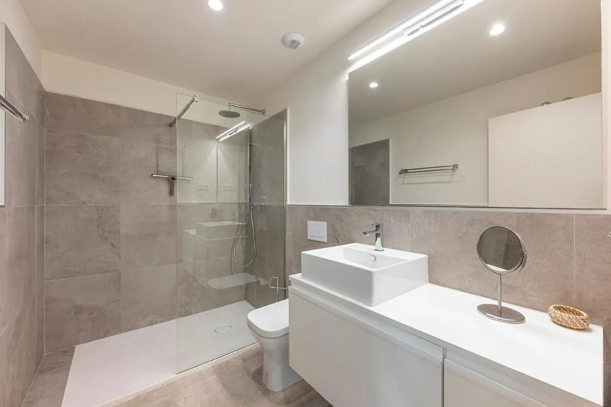 Modern Flat With 2 Bedrooms, Terrace, And Pool In Cala De Mijas Ла-Кала-де-Михас