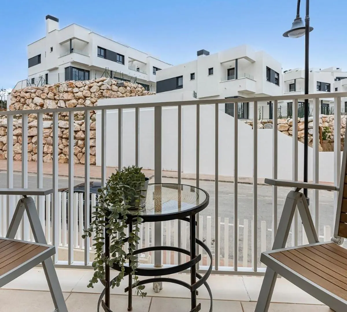 Modern Flat With 2 Bedrooms, Terrace, And Pool In Cala De Mijas Ла-Кала-де-Михас