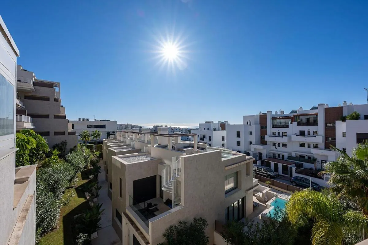 Modern Flat With 2 Bedrooms, Terrace, And Pool In Cala De Mijas Ла-Кала-де-Михас