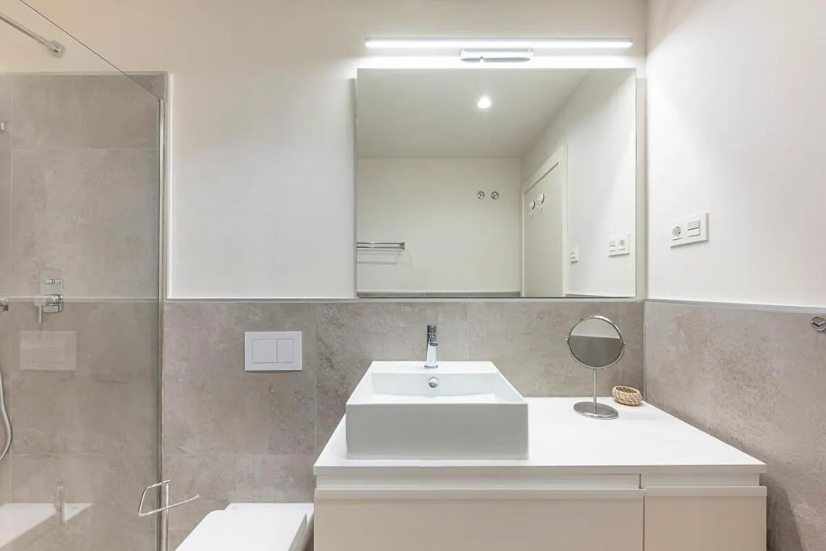 Апартаменты Modern Flat With 2 Bedrooms, Terrace, And Pool In Cala De Mijas Ла-Кала-де-Михас