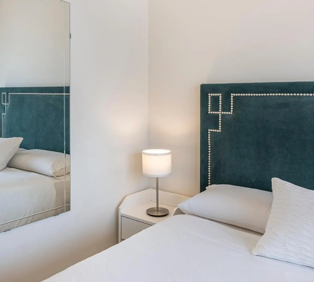 Modern Flat With 2 Bedrooms, Terrace, And Pool In Cala De Mijas Ла-Кала-де-Михас 0*,