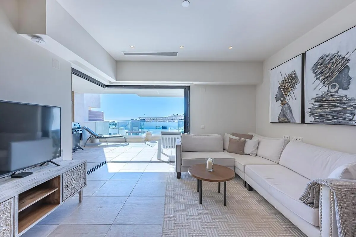 Modern Flat With 2 Bedrooms, Terrace, And Pool In Cala De Mijas Ла-Кала-де-Михас