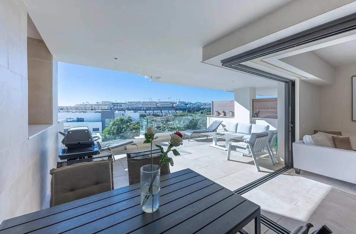 Апартаменты Modern Flat With 2 Bedrooms, Terrace, And Pool In Cala De Mijas Ла-Кала-де-Михас