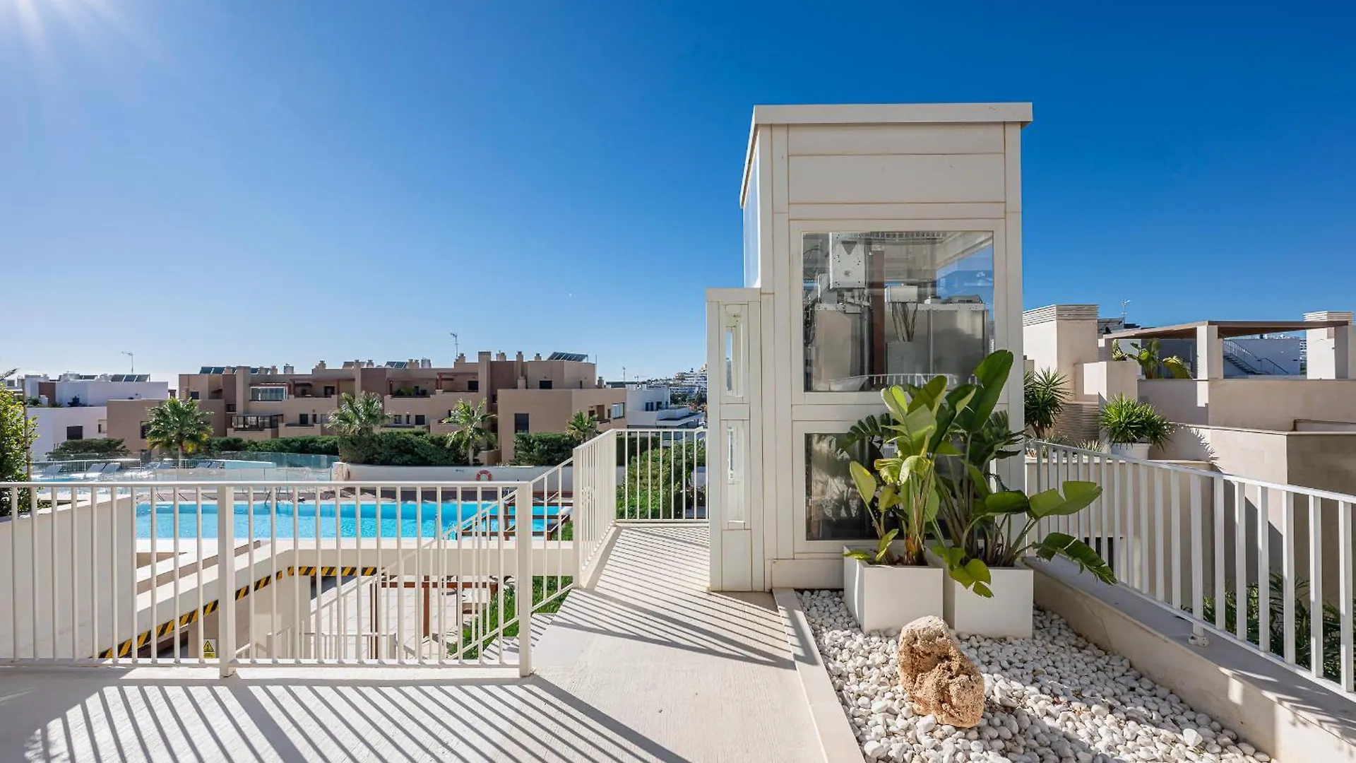 Апартаменты Modern Flat With 2 Bedrooms, Terrace, And Pool In Cala De Mijas Ла-Кала-де-Михас