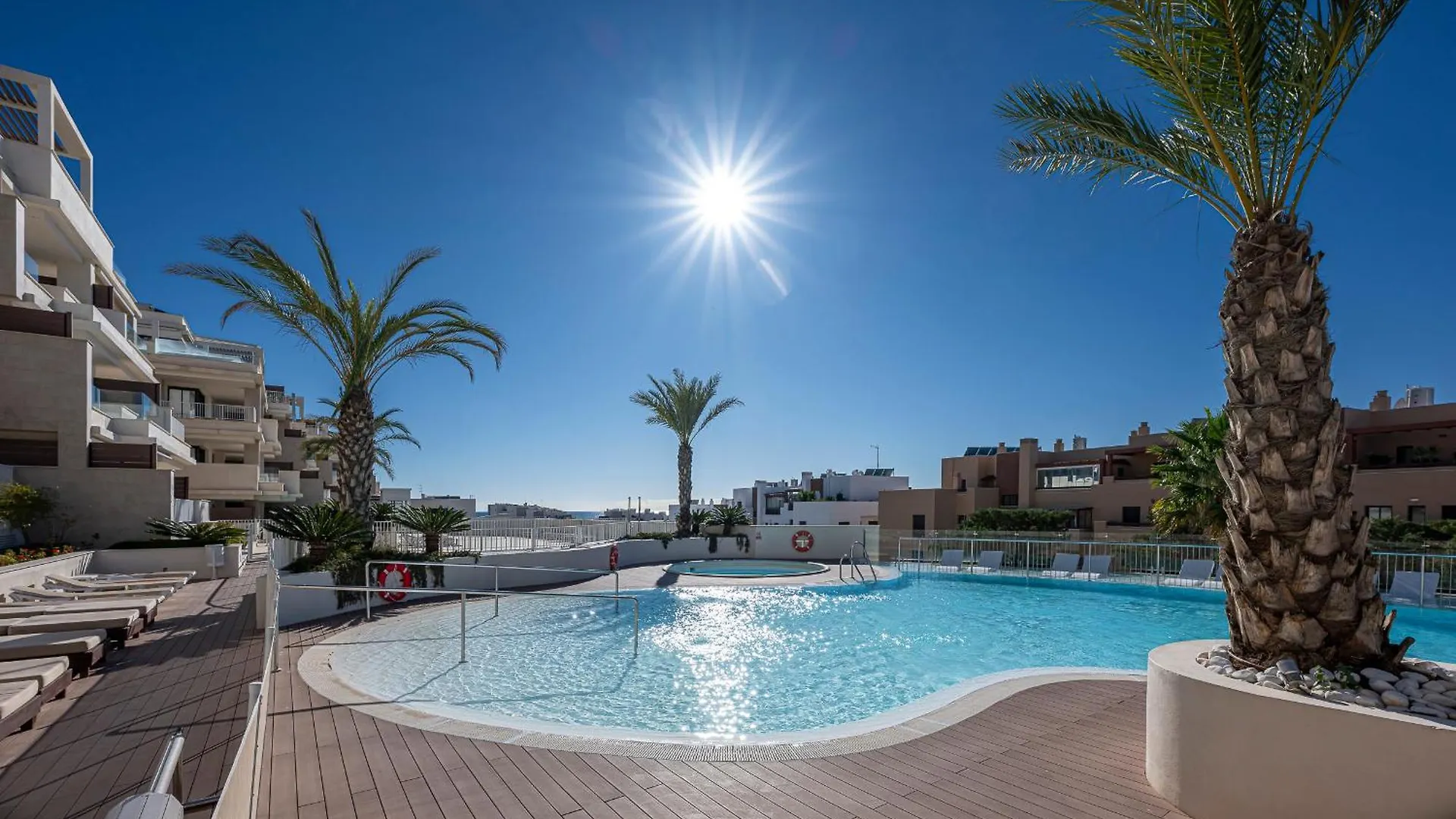 Modern Flat With 2 Bedrooms, Terrace, And Pool In Cala De Mijas Ла-Кала-де-Михас 0*,