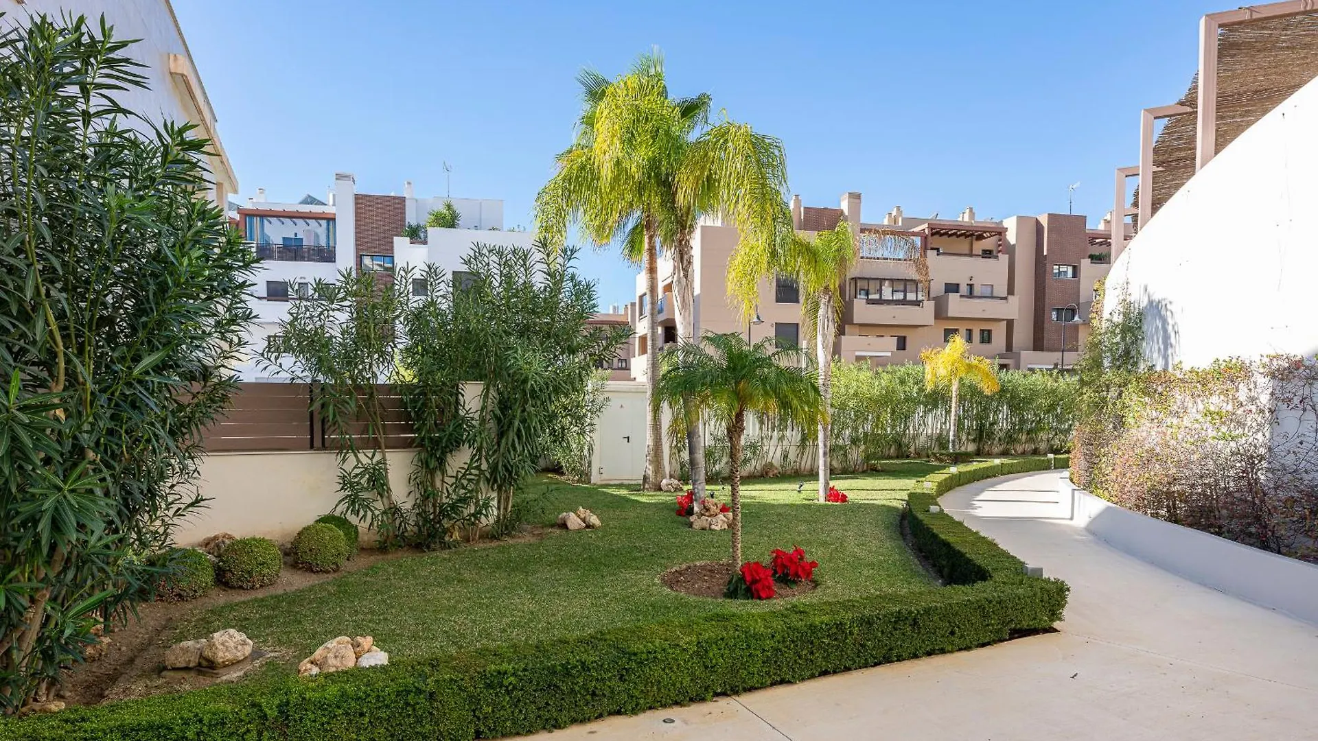 Modern Flat With 2 Bedrooms, Terrace, And Pool In Cala De Mijas Ла-Кала-де-Михас Испания
