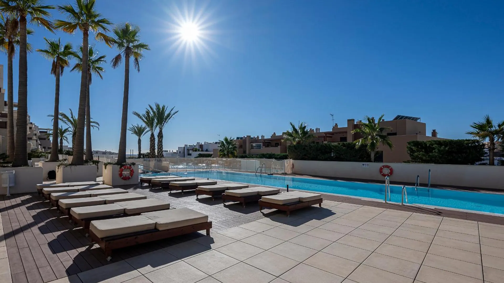 Modern Flat With 2 Bedrooms, Terrace, And Pool In Cala De Mijas Ла-Кала-де-Михас