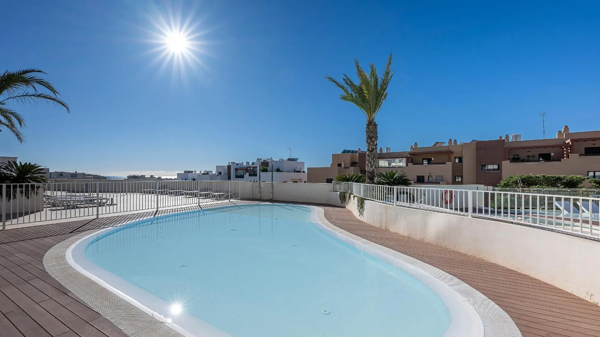 Modern Flat With 2 Bedrooms, Terrace, And Pool In Cala De Mijas Ла-Кала-де-Михас